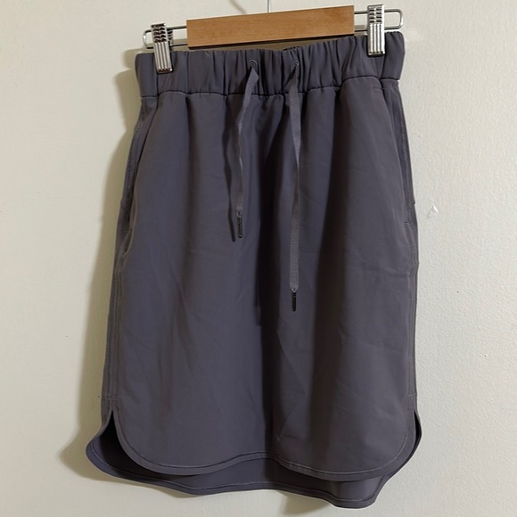 EUC lululemon On the Fly Skirt size 2 - Picture 1 of 4